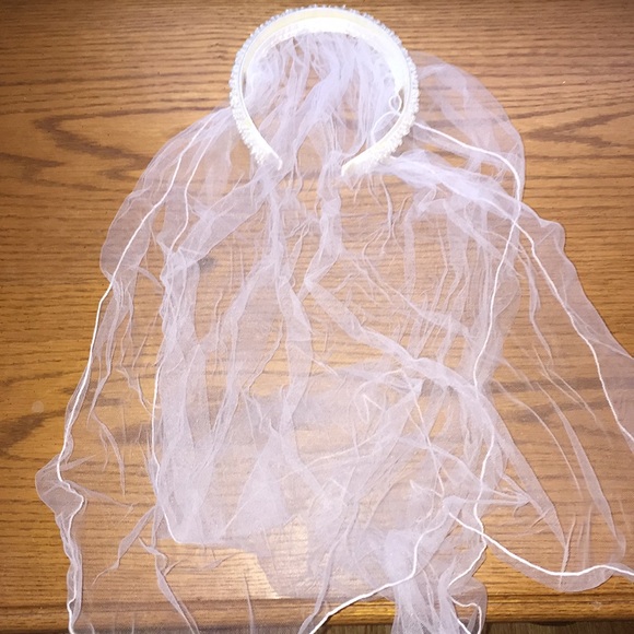 First Holy Communion Dress with veil - Picture 8 of 8